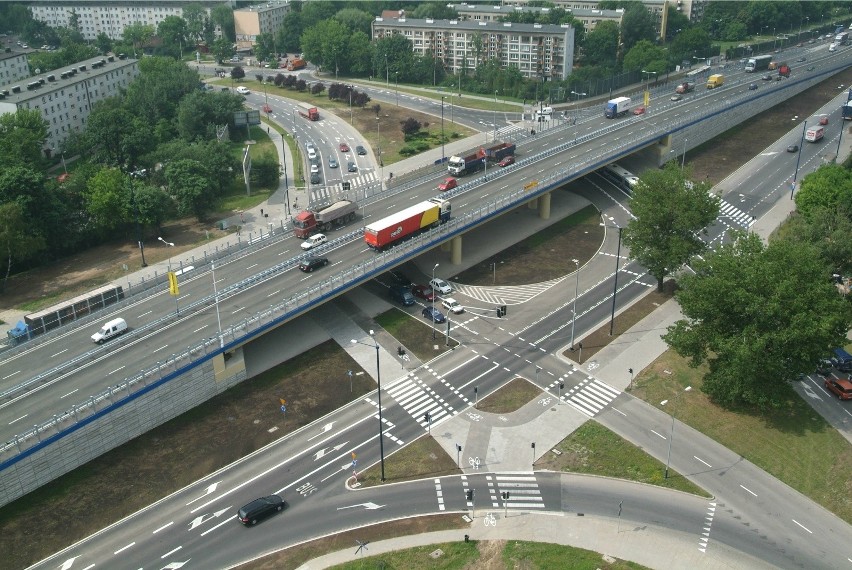 Premetro ma wjeżdżać do tunelu w rejonie ronda Polsadu.
