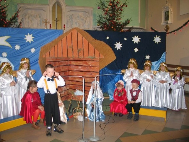 Jasełka prezentują maluchy z przedszkola nr 6 w Tarnobrzegu.