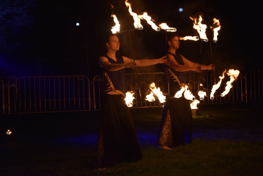 Festiwal Światła w Gorlicach: był teatr ognia, fajerwerki, jakich miasto nie widziało i genialny pokaz laserów. Do tego energetyczna muzyka