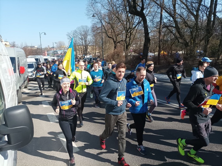 Białystok. Bieg pod hasłem "Sercem z Ukrainą". Ponad pięciuset uczestników pobiegło ulicami miasta [ZDJĘCIA]