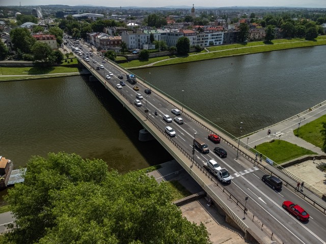 Remont mostu Dębnickiego potrwa 5 miesięcy. Kierowcy muszą liczyć się z dużymi utrudnieniami w ruchu.