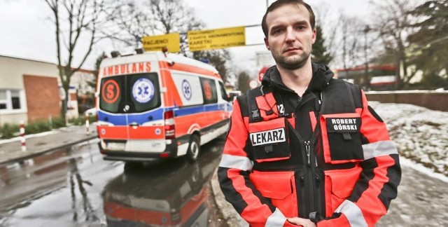 Rodzina pacjentki, do której wyjechał ambulans, podziękowała radnemu-lekarzowi Robertowi Górskiemu za pomoc w ratowaniu życia zielonogórzanki