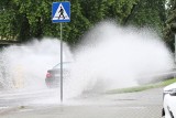 Po gwałtownej ulewie w Tarnobrzegu w piątek niektóre ulice znów były zalane (ZDJĘCIA)
