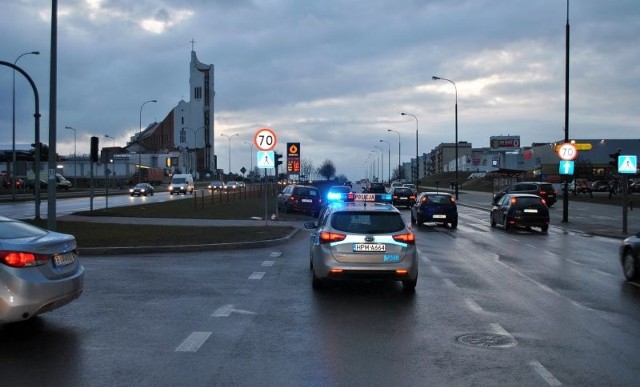 Toyota potrąciła dwie kobiety przechodzące przez przejście dla pieszych na ul. Popiełuszki w Białymstoku.