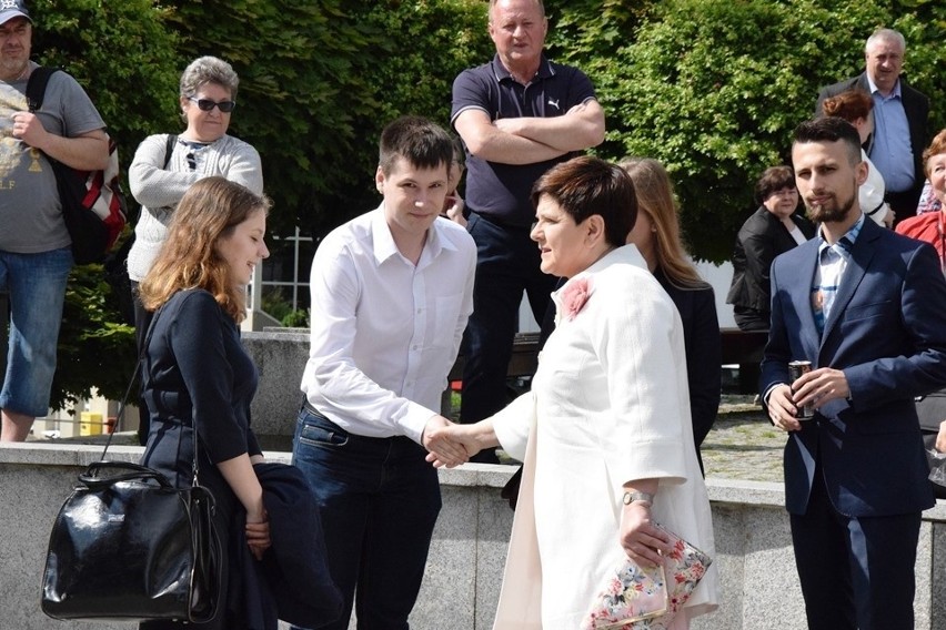 Premier Beata Szydło z mężem przyjechała na święcenia...