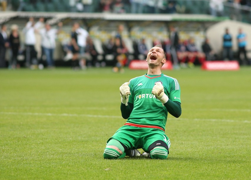 Legia Warszawa rozbiła Piasta Gliwice 4:0 i jest o krok od...