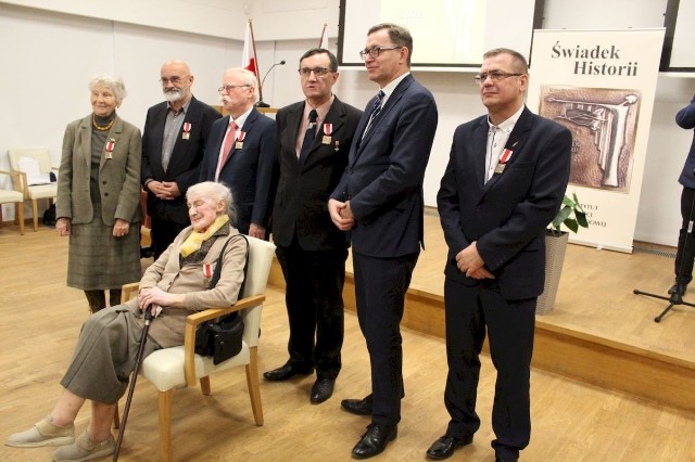 Nagrody Świadek Historii przyznano w Krakowie. Wśród nagrodzonych był kielczanin Wojciech Zapała (pierwszy z prawej).