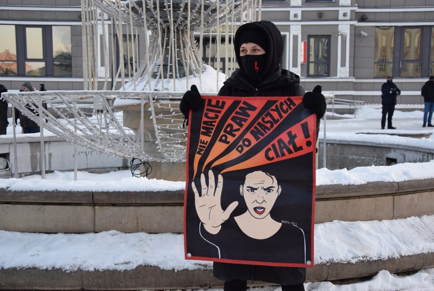 Protest kobiet w Białymstoku. Policja spisywała uczestników...