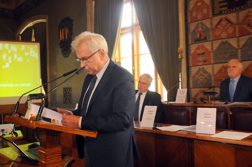 Tadeusz Trzmiel (po lewej) był jedynym wiceprezydentem,...