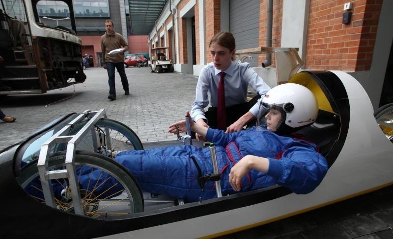 Superoszczędne auto studentów PŁ. Ekologiczna Strzała będzie się ścigać na ulicach Rotterdamu 