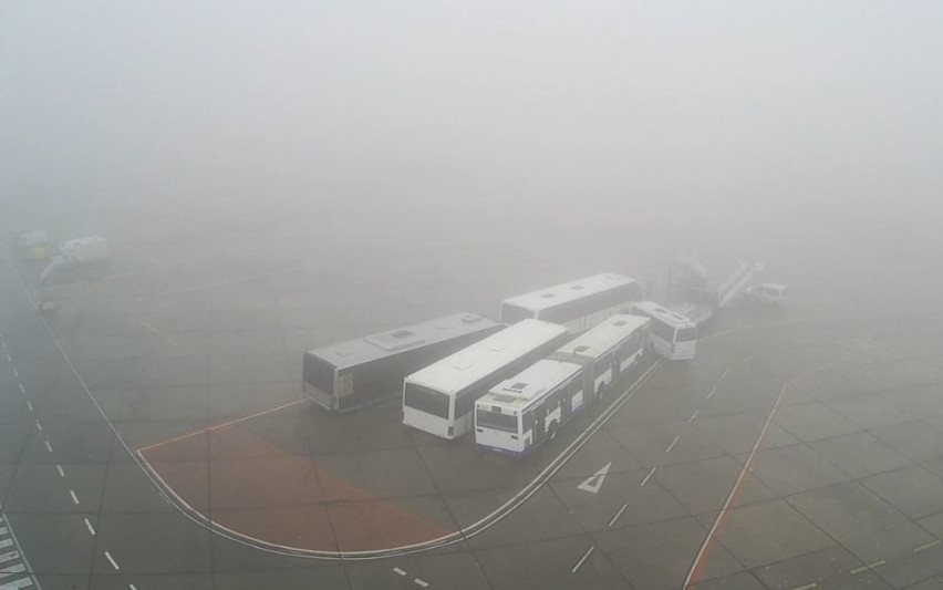 Potężna mgła na lotnisku w Gdańsku