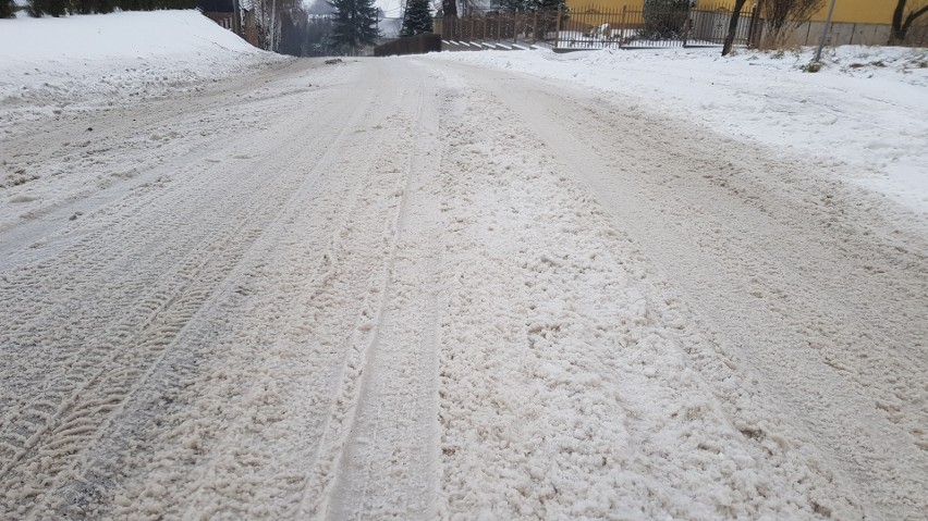 Drogi powiatowe w powiecie bocheńskim są mocno zaśnieżone,...
