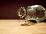 Szczecinek: Wypił flaszkę w sklepie
