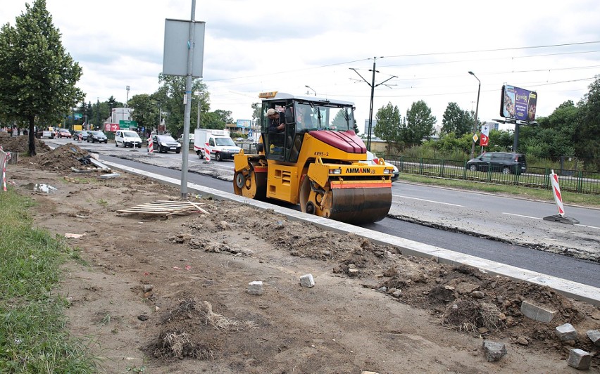 Trwa remont ul. Bieńczyckiej. Tramwaje znikną z niej na...