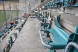 Krajobraz jak po wojnie. Tak wygląda stadion w Gdyni po Derbach Trójmiasta [ZDJĘCIA]