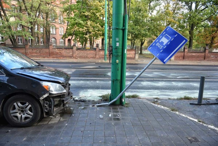 Wypadek na ulicy Grunwaldzkiej w Poznaniu. W środę rano przy...