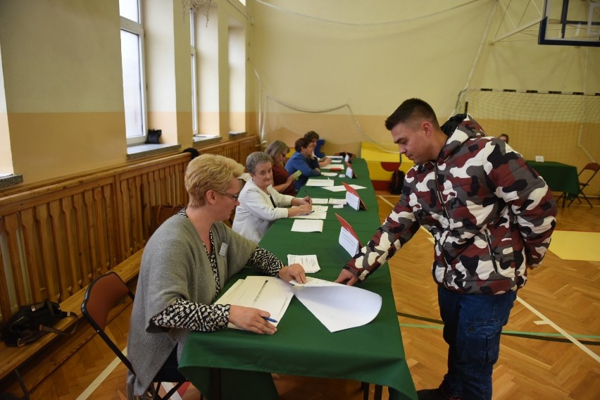 Druga tura wyborów samorządowych 2018. Emocje sięgają zenitu...