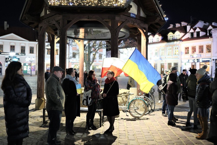 Manifestacja poparcia dla Ukrainy na rzeszowskim Rynku [ZDJĘCIA]