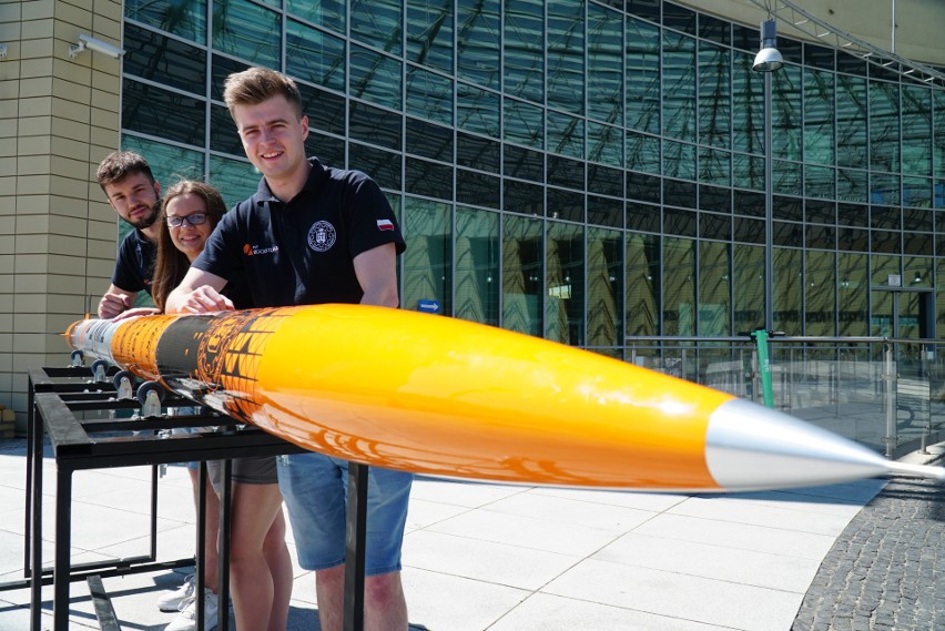 Ponad 4-metrową rakietę skonstruowali poznańscy studenci...