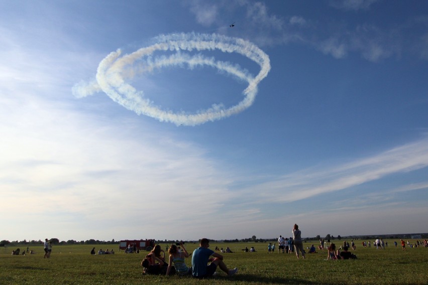 Air Festival Świdnik. Taniec Biało - Czerwonych Iskier na niebie [ZDJĘCIA, WIDEO]