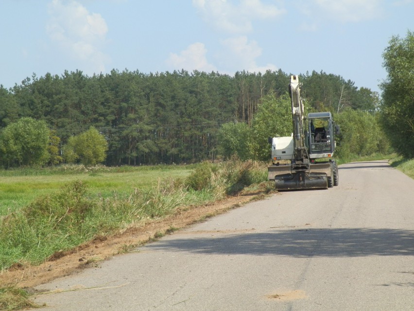 Droga na Lipowy Las w gminie Baranowo nareszcie zostanie kompleksowo naprawiona. Właśnie trwają prace  [ZDJĘCIA]