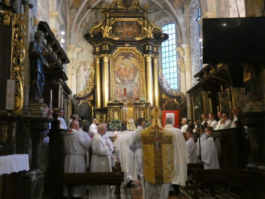 800 - lecie parafii Świętej Trójcy w Działoszycach. Zakończyły się uroczystości jubileuszowe. Tak uczczono tę wyjątkową rocznicę ZDJĘCIA