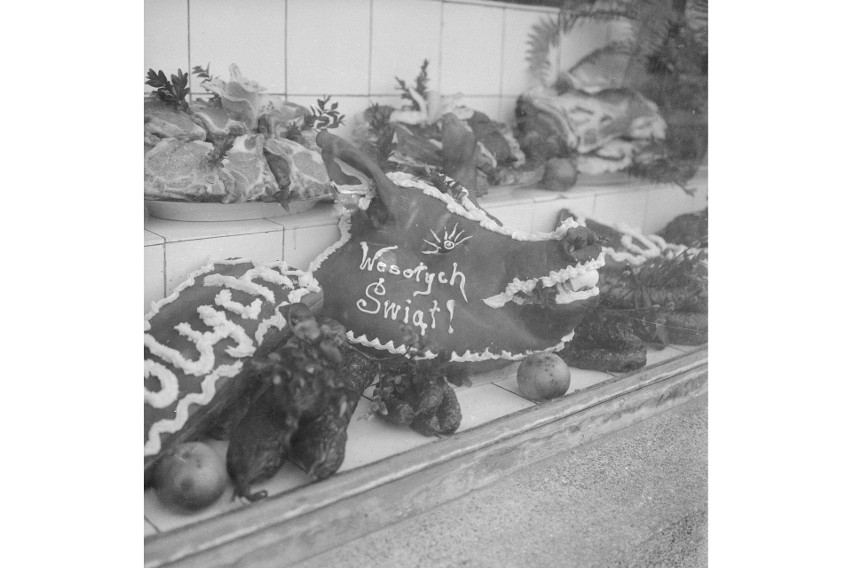 Wystawa wędlin i mięs z okazji świąt wielkanocnych (1960-1975)