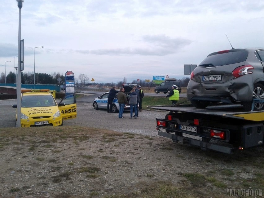 Wypadek na trasie Nysa - Kłodzko. W Ściborzu niedaleko Paczkowa zderzyły się trzy samochody, dwie osoby są poszkodowane