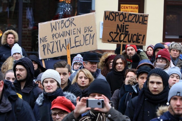 Jutro Ogólnopolski Strajk Kobiet organizuje w całym kraju Czarną Środę. Sprawdzamy, w których miastach regionu zaplanowano protesty. 