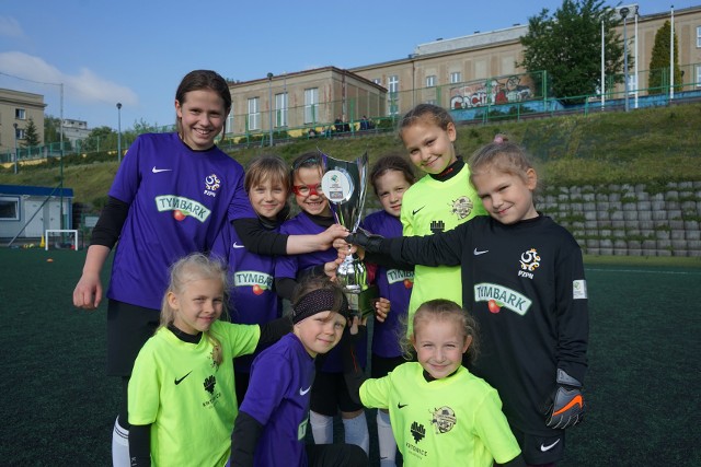 Zespół KKS Katowice zwyciężył w XIX Turnieju „Z Podwórka na Stadion o Puchar Tymbarku” w kategorii dziewczynek do lat 10
