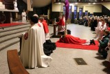 Ksiądz z Watykanu odwiedził Wrocław. W Wielki Piątek pytał wiernych: Czy męka i śmierć Jezusa kogoś jeszcze porusza? [ZDJĘCIA]