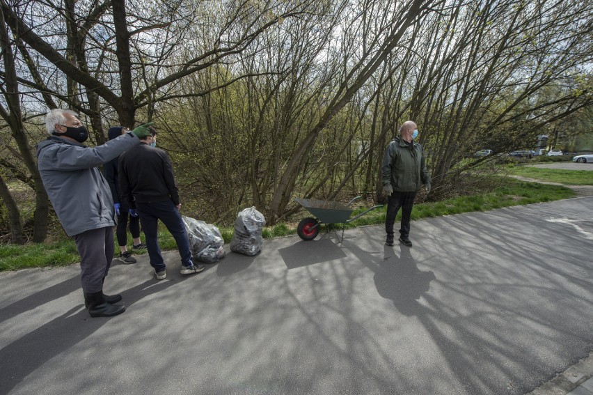 W ostatni weekend kwietnia poznaniacy zebrali się w grupy,...