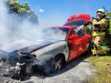 Pożar samochodu w Brąchnowie. Auto doszczętnie spłonęło