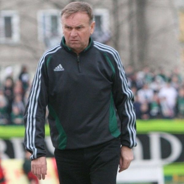 Trener Stali Stalowa Wola Władysław Łach (na zdjęciu) nie boi się ryzyka. W Opolu postanowił, że bramki jego zespołu będzie strzegł rezerwowy golkiper Stanisław Wierzgacz. 
