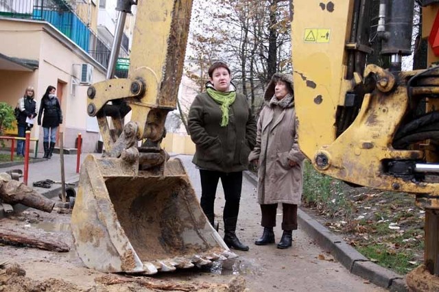 To centrum miasta, a karetka do nas nie może normalnie dojechać &#8211; mówią Edyta Charkiewicz (z lewej) i Izabela Karczewska