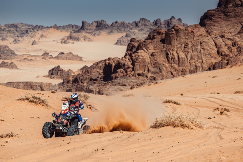 Dziesiąty etap rajdu Dakar rozpoczął się w Neom i...