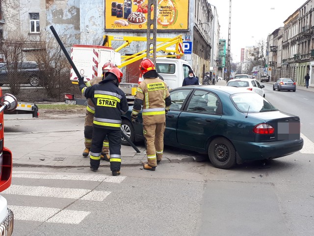 Wypadek na Dowborczyków w Łodzi wydarzył się po godzinie 13.CZYTAJ DALEJ >>>>...