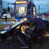 Kraków. Kolejny wypadek z udziałem tramwaju i auta osobowego na alei Pokoju 