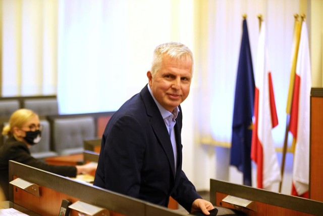 Wiemy czym zajmie się bezrobotny lider Platformy Obywatelskiej, Marek Łapiński.