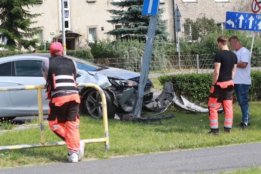 Kierowca karetki wyjeżdżającej ze szpitala nie ustąpił...