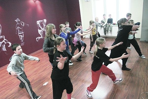 Podobnie jak w zeszłym roku, tak i w tym studio tańca DanceOFFnia, organizuje zabawy wokół tańca