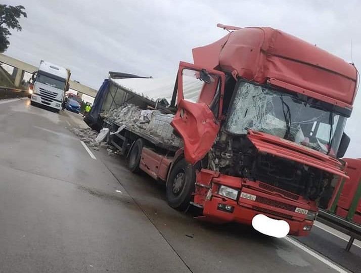 Karambol na autostradzie A4. Zderzyło się 7 samochodów     