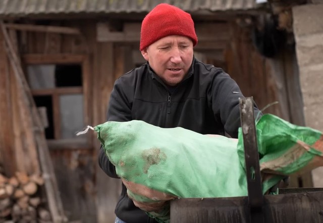 Rolnicy.Podlasie. Andrzej wziął się za gotowanie. Czy zostanie mistrzem kuchni?