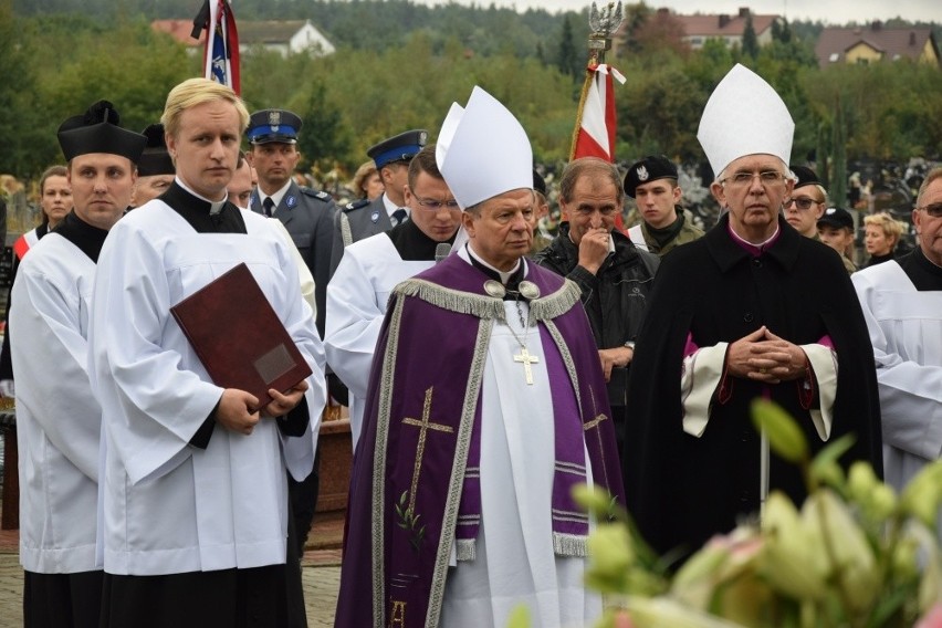 Ostatnie pożegnanie księdza Marcelego. 78-letni misjonarz spoczął na koneckim cmentarzu (WIDEO)