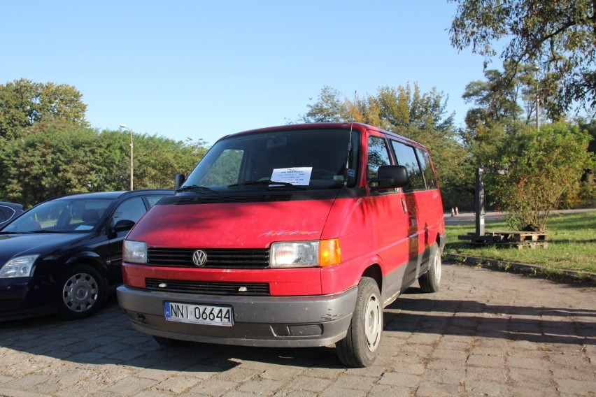 Volkswagen Multivan, 1.9, 1995 r., 6400 zł;