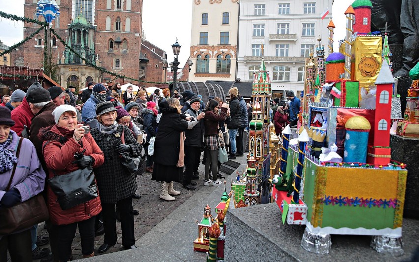 76. Konkurs Szopek Krakowskich. Po prezentacji na estradzie Targów Bożonarodzeniowych trafiły do Celestatu [ZDJĘCIA]