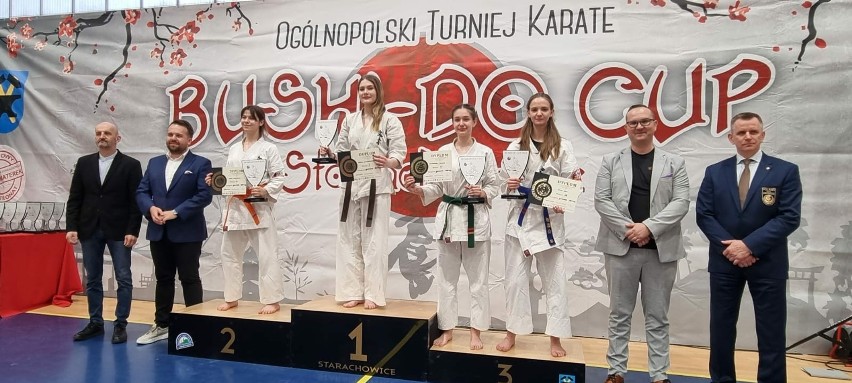 Zawodnicy Klubu Karate Morawica i Piekoszów zdobywali medale na turnieju w Starachowicach. Trener Andrzej Horna zadowolony 