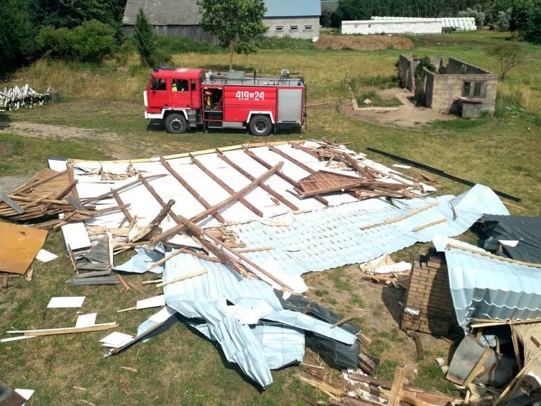 Burze w Podlaskiem. Nocne nawałnice przeszły przez województwo [21-22.06.18]. Połamane drzewa i zablokowane drogi [ZDJĘCIA]