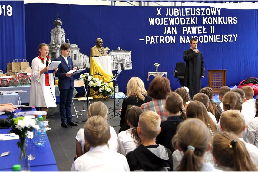 Ponad pięćdziesięciu uczniów rywalizowało w konkursie wiedzy o Janie Pawle II w Brzezinach