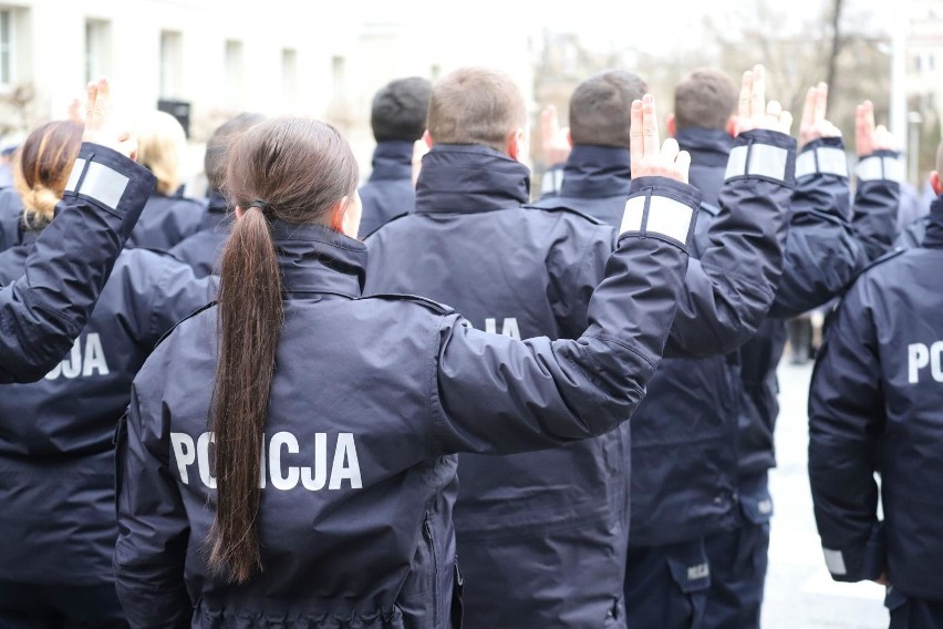 Zarobki policjantów w 2019 ulegną zmianom. Wszystko dzięki...